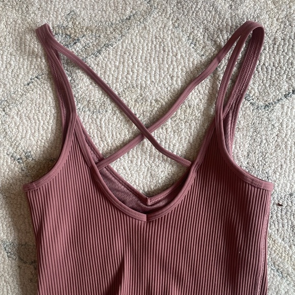Vuori Women’s Rib Crop Tank Cropped Athletic Top Color Marsala Pink extra small - Picture 4 of 4
